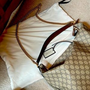 Authentic Gucci shoulder bag with gold chain.